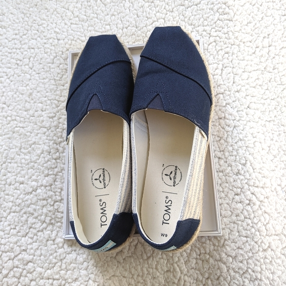 Like new TOMS Espadrilles (Women's sz 9) - Picture 2 of 6